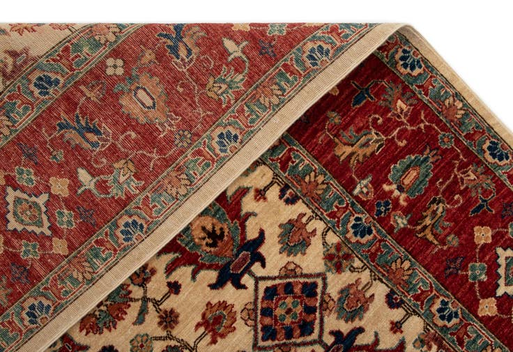 Detail image of 5' 7 x 7' 10 Serapi Rug