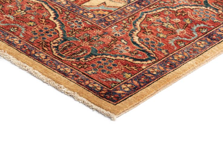 Detail image of 5' 10 x 7' 9 Serapi Rug