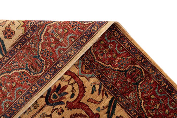 Detail image of 5' 10 x 7' 9 Serapi Rug