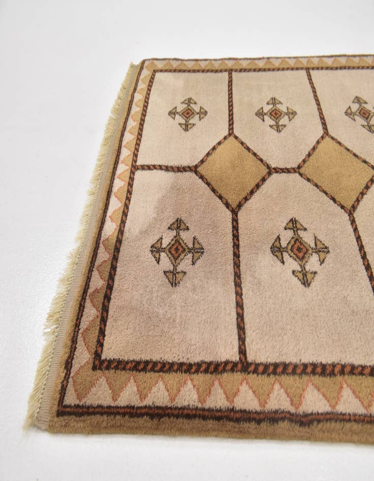 Detail image of 3' 7 x 5' Hand Knotted Shiraz-Gabbeh Persian Wool Rug