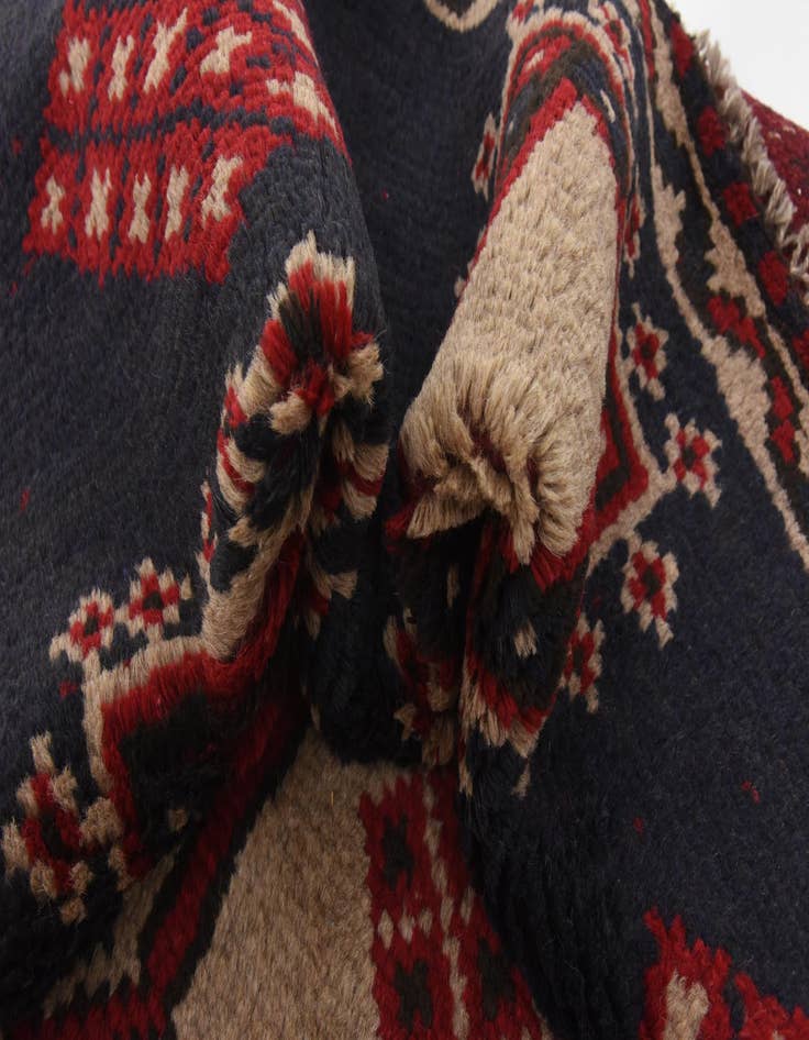 Detail image of 4' 10 x 6' 2 Hand Knotted Shiraz Persian Wool Rug