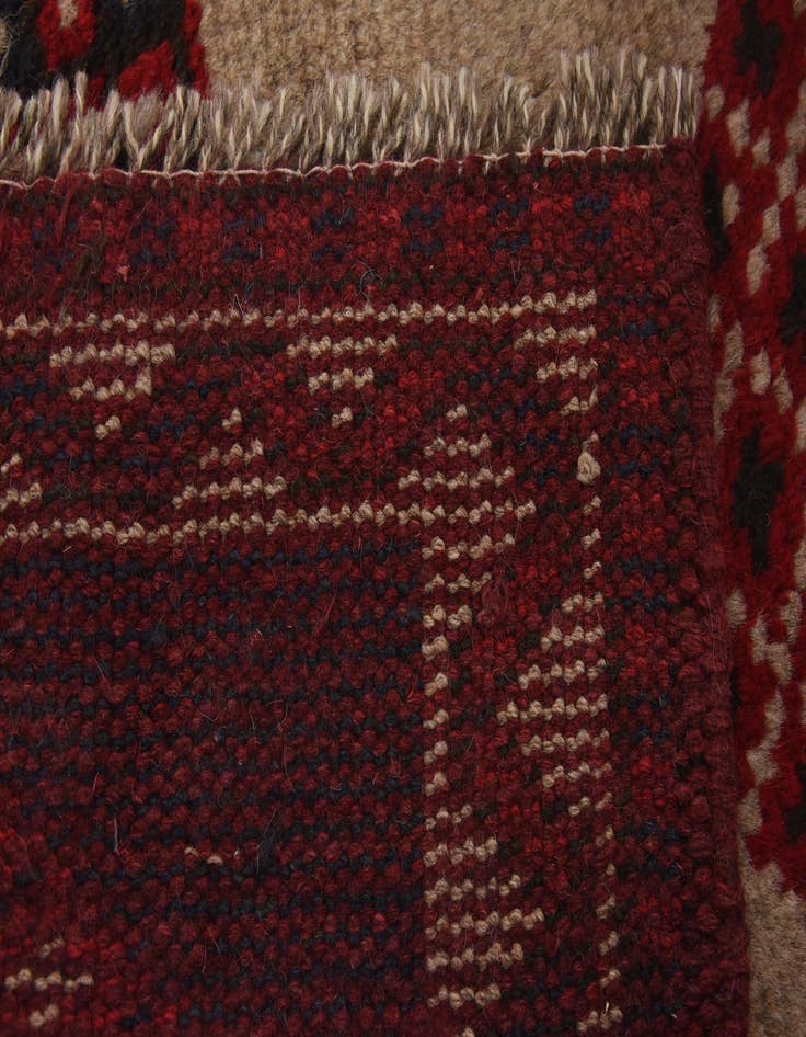 Detail image of 4' 10 x 6' 2 Hand Knotted Shiraz Persian Wool Rug