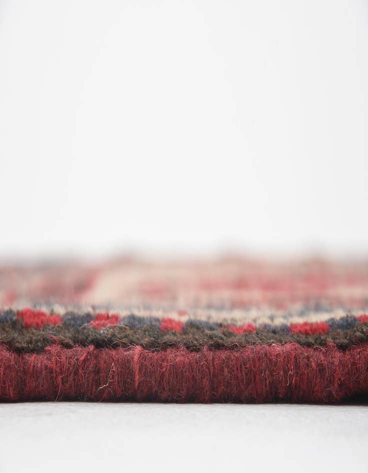 Detail image of 4' 10 x 6' 2 Hand Knotted Shiraz Persian Wool Rug