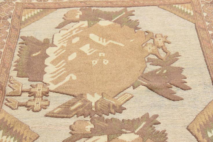 Detail image of 4' x 5' 9 Hand Woven Sumak Wool Rug