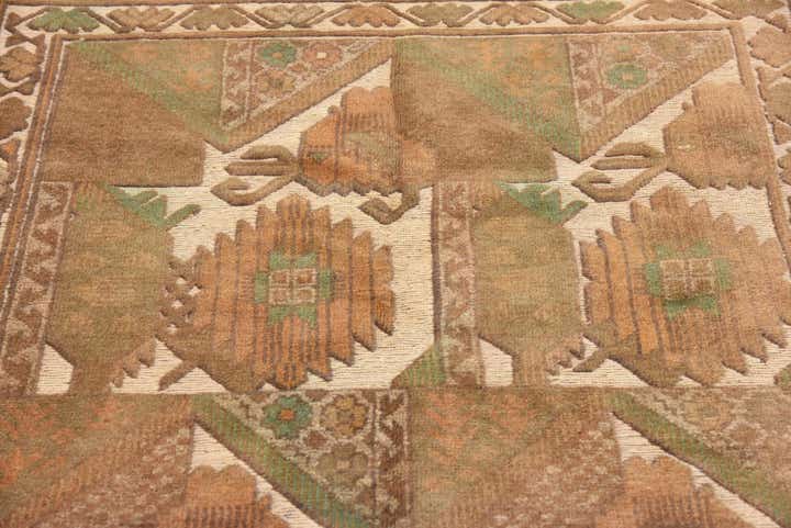 4' 4 x 6' Hand Woven Sumak Wool Rug