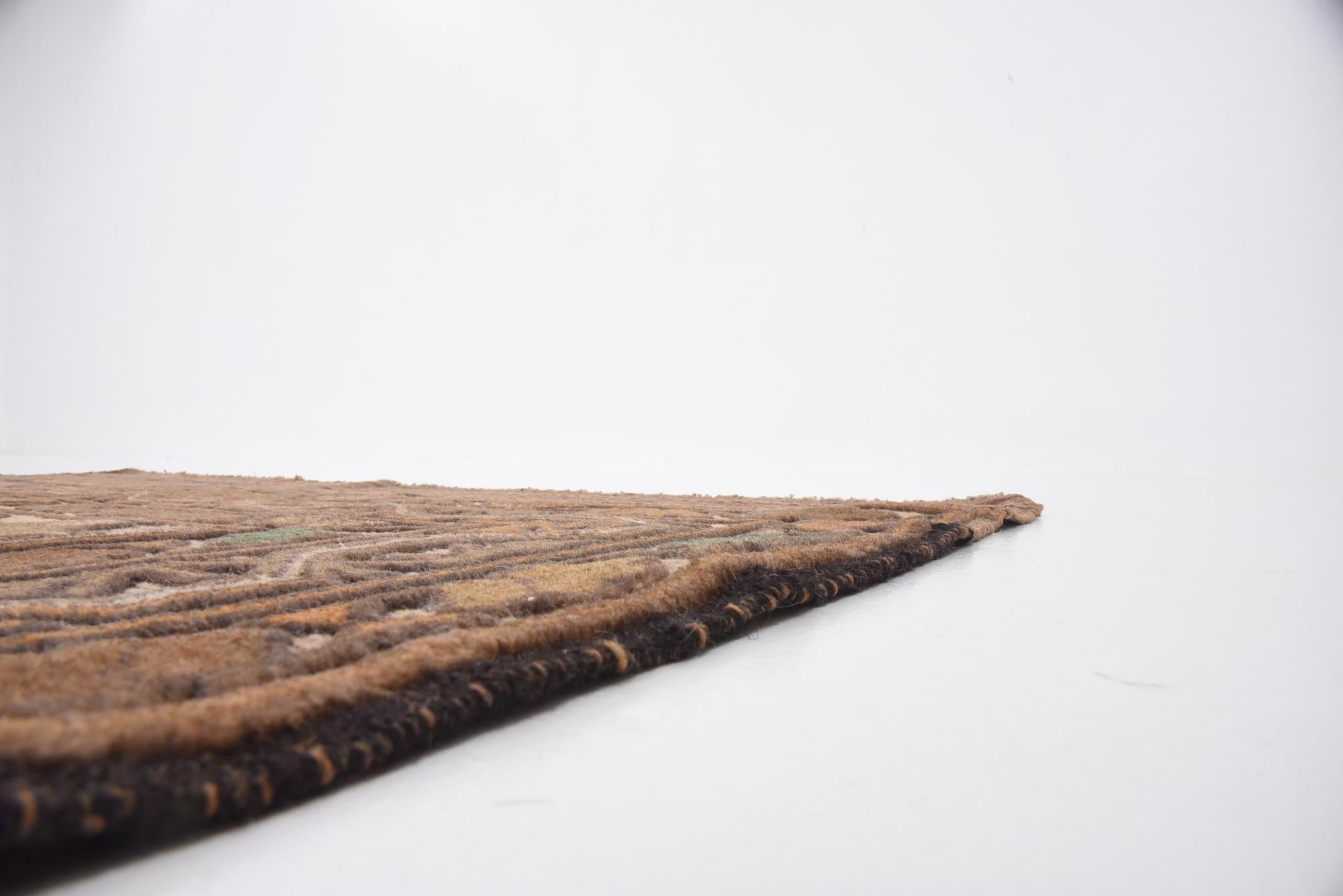4' 4 x 6' Hand Woven Sumak Wool Rug