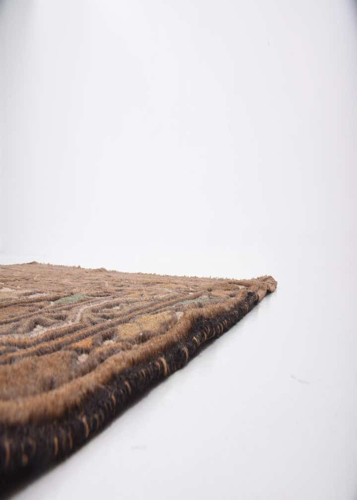 4' 4 x 6' Hand Woven Sumak Wool Rug