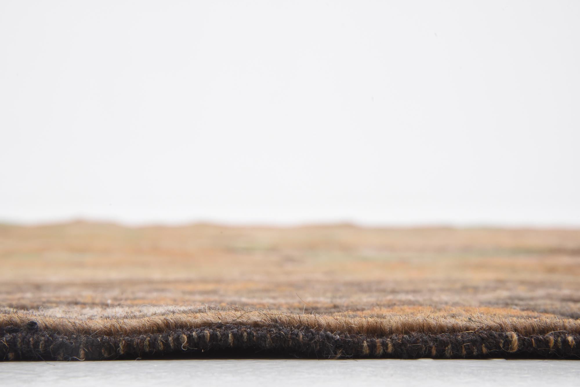 4' 4 x 6' Hand Woven Sumak Wool Rug