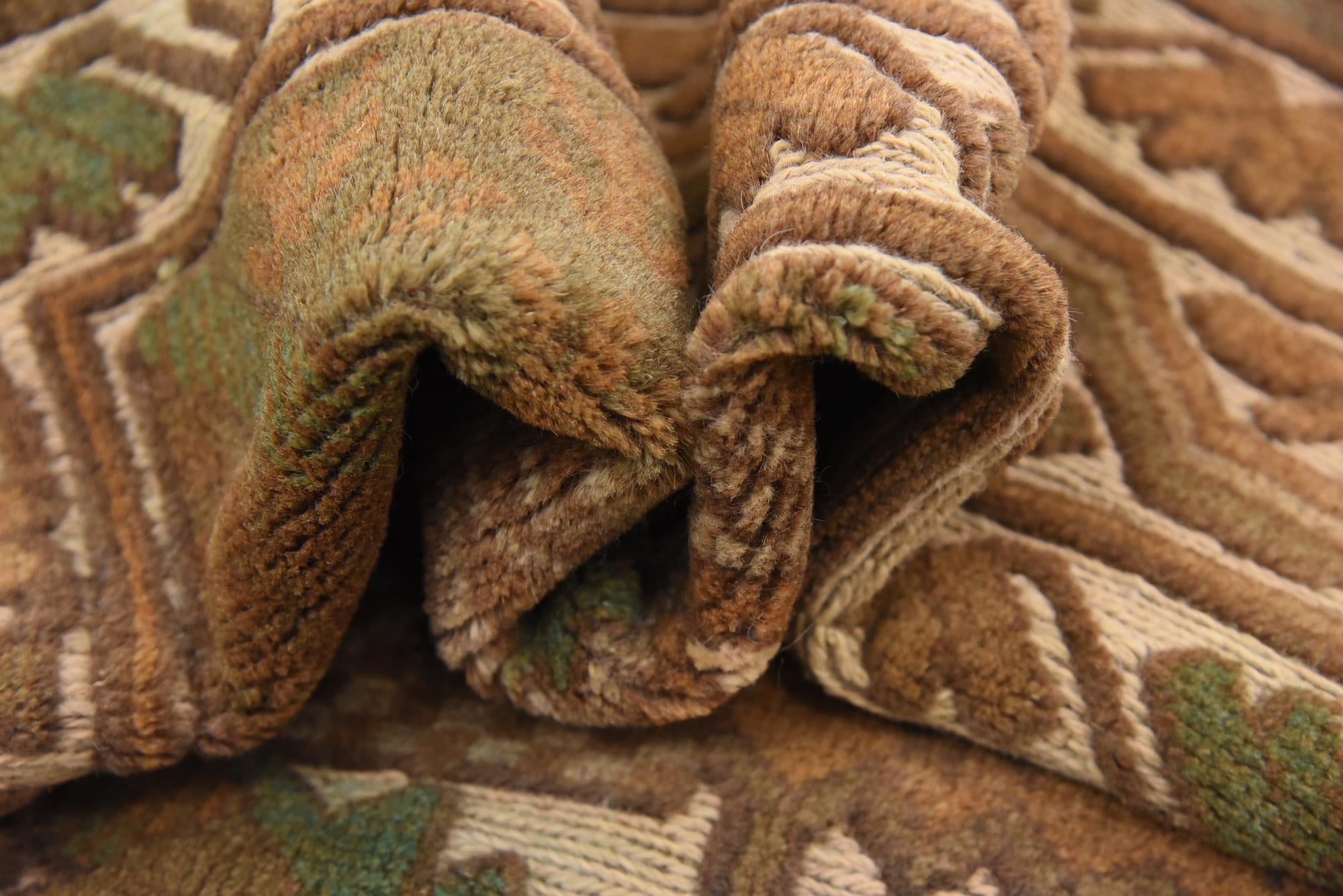 4' 4 x 6' Hand Woven Sumak Wool Rug