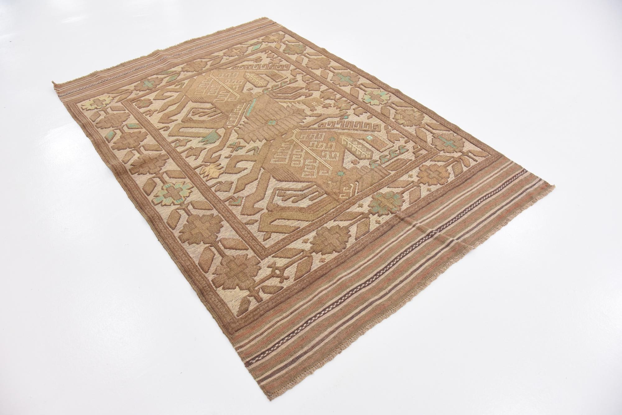 4' 2 x 6' Hand Woven Sumak Wool Rug