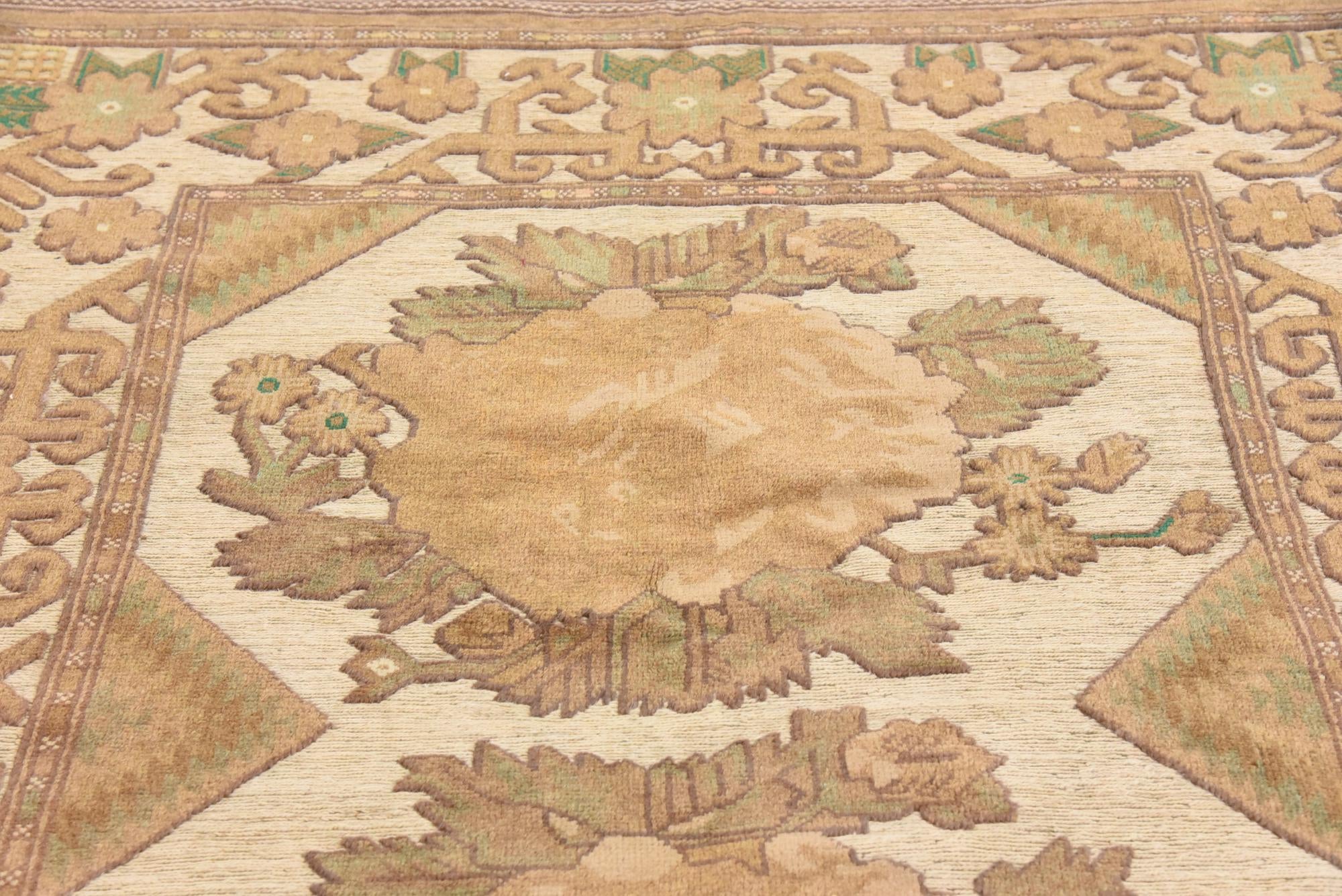 4' 5 x 6' 5 Hand Woven Sumak Wool Rug