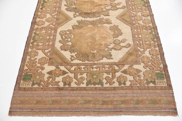 Detail image of 4' 5 x 6' 5 Hand Woven Sumak Wool Rug