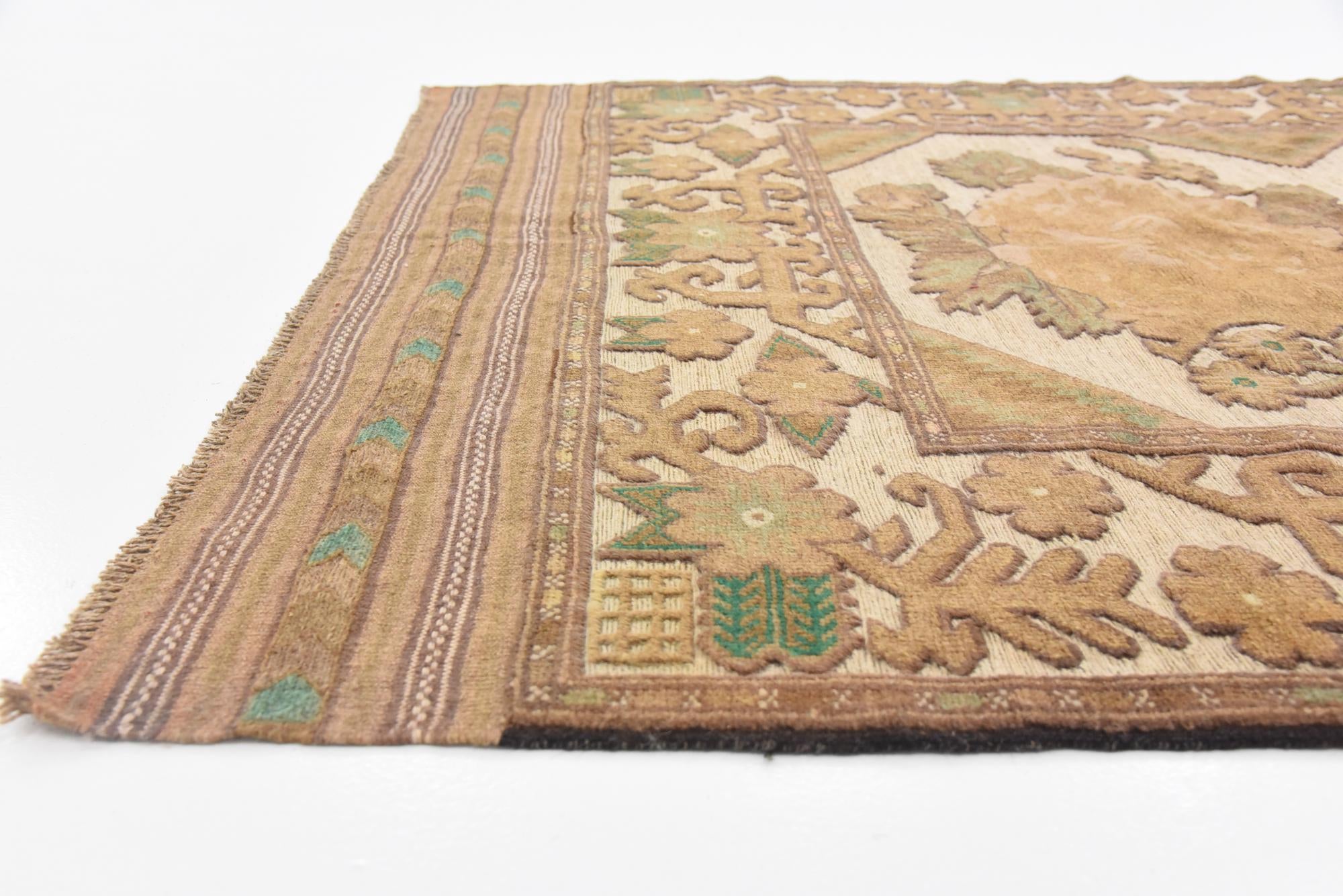 4' 5 x 6' 5 Hand Woven Sumak Wool Rug