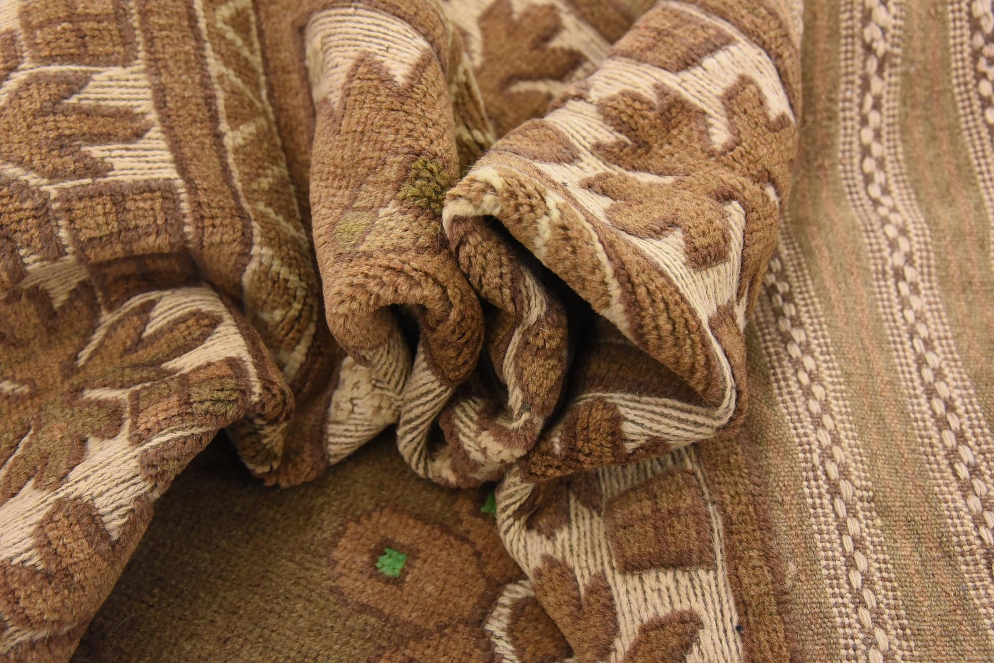 4' x 6' 3 Hand Woven Sumak Wool Rug