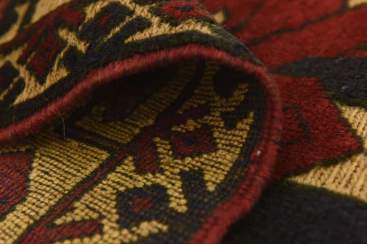 2' 9 x 4' 6 Hand Knotted Sumak Wool Rug