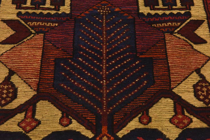 Detail image of 3' x 4' 8 Hand Knotted Sumak Wool Rug