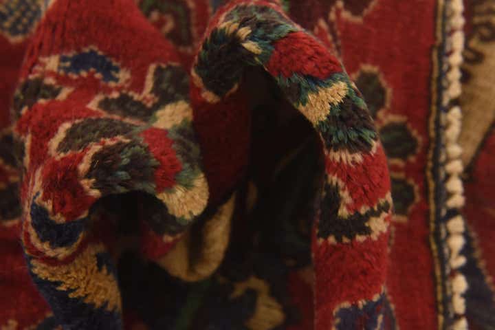 2' 8 x 4' 9 Hand Knotted Sumak Wool Rug