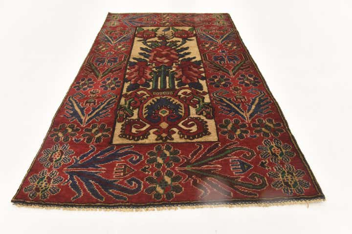 2' 8 x 4' 9 Hand Knotted Sumak Wool Rug