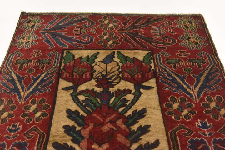 2' 8 x 4' 9 Hand Knotted Sumak Wool Rug