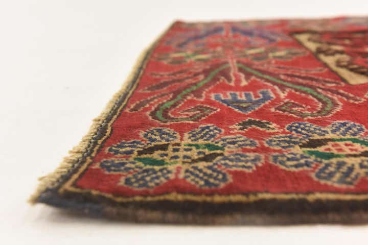 2' 8 x 4' 9 Hand Knotted Sumak Wool Rug