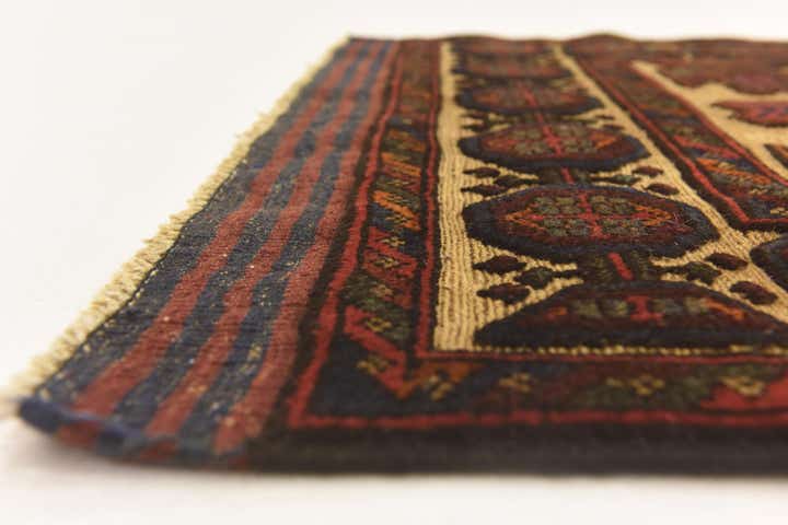 2' 10 x 4' 9 Hand Knotted Sumak Wool Rug