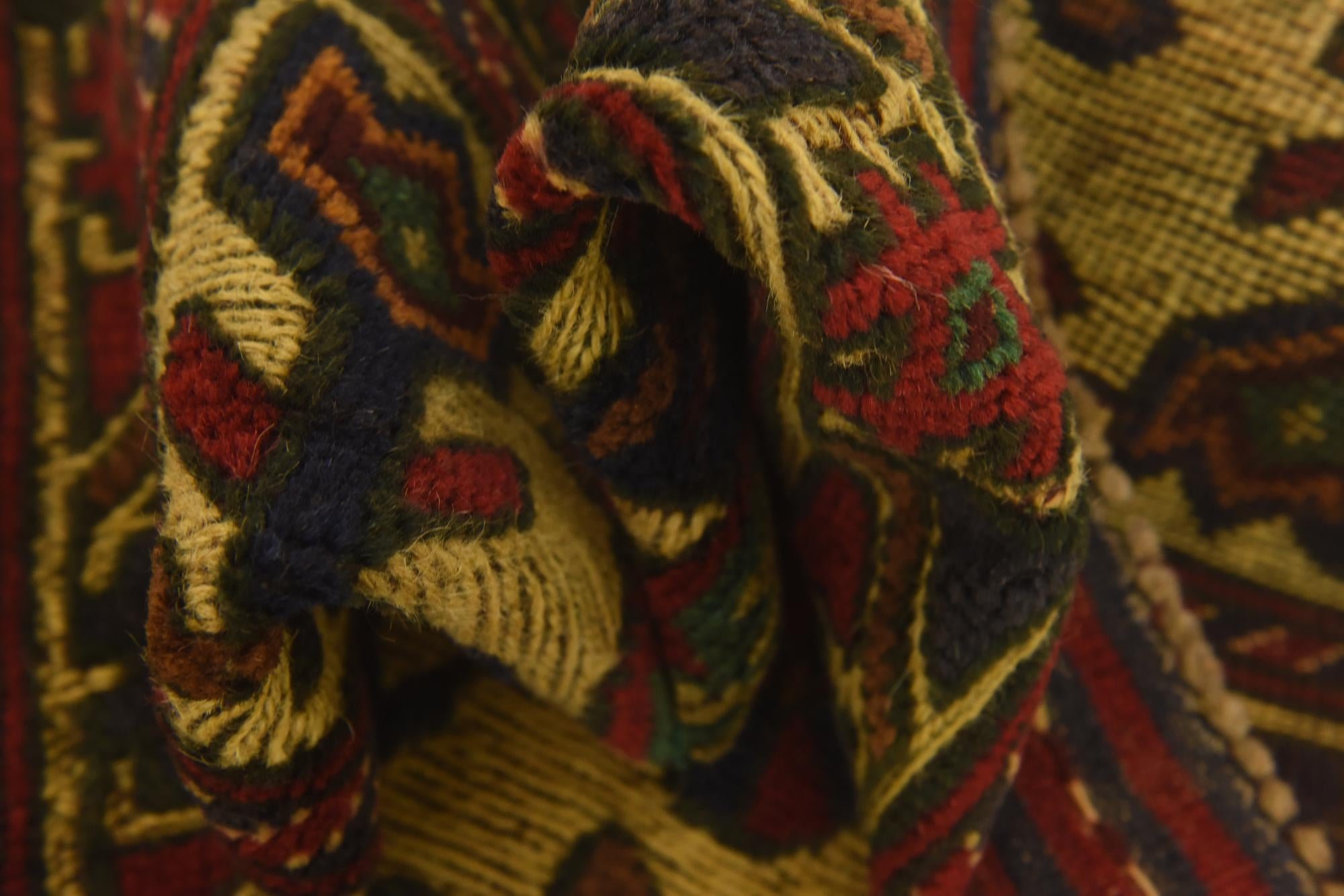 2' 11 x 4' 9 Hand Knotted Sumak Wool Rug