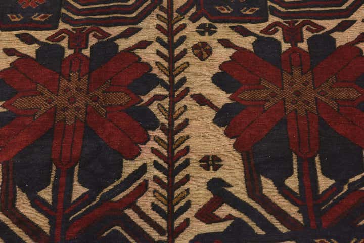 4' 4 x 6' 4 Hand Knotted Sumak Wool Rug