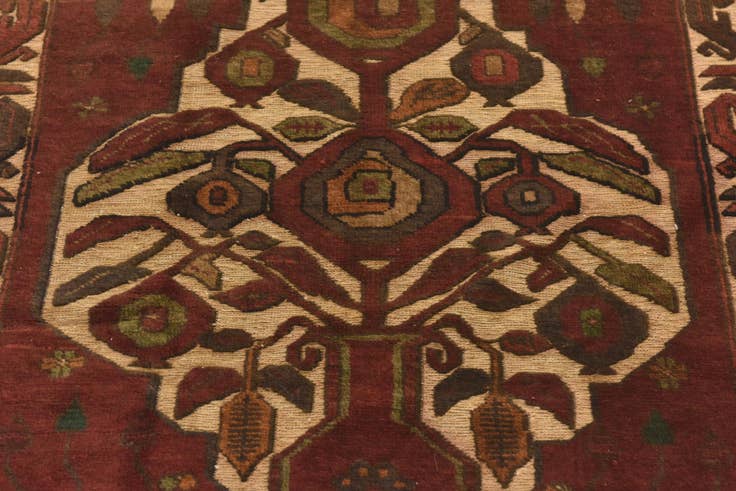 Detail image of 4' x 6' 6 Hand Knotted Sumak Wool Rug