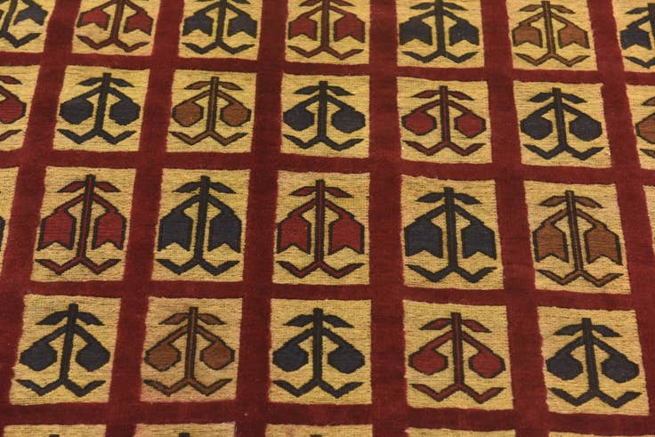 Detail image of 4' x 5' 10 Hand Knotted Sumak Wool Rug