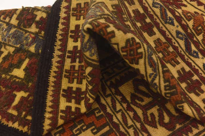 3' 11 x 6' 9 Hand Knotted Sumak Wool Rug