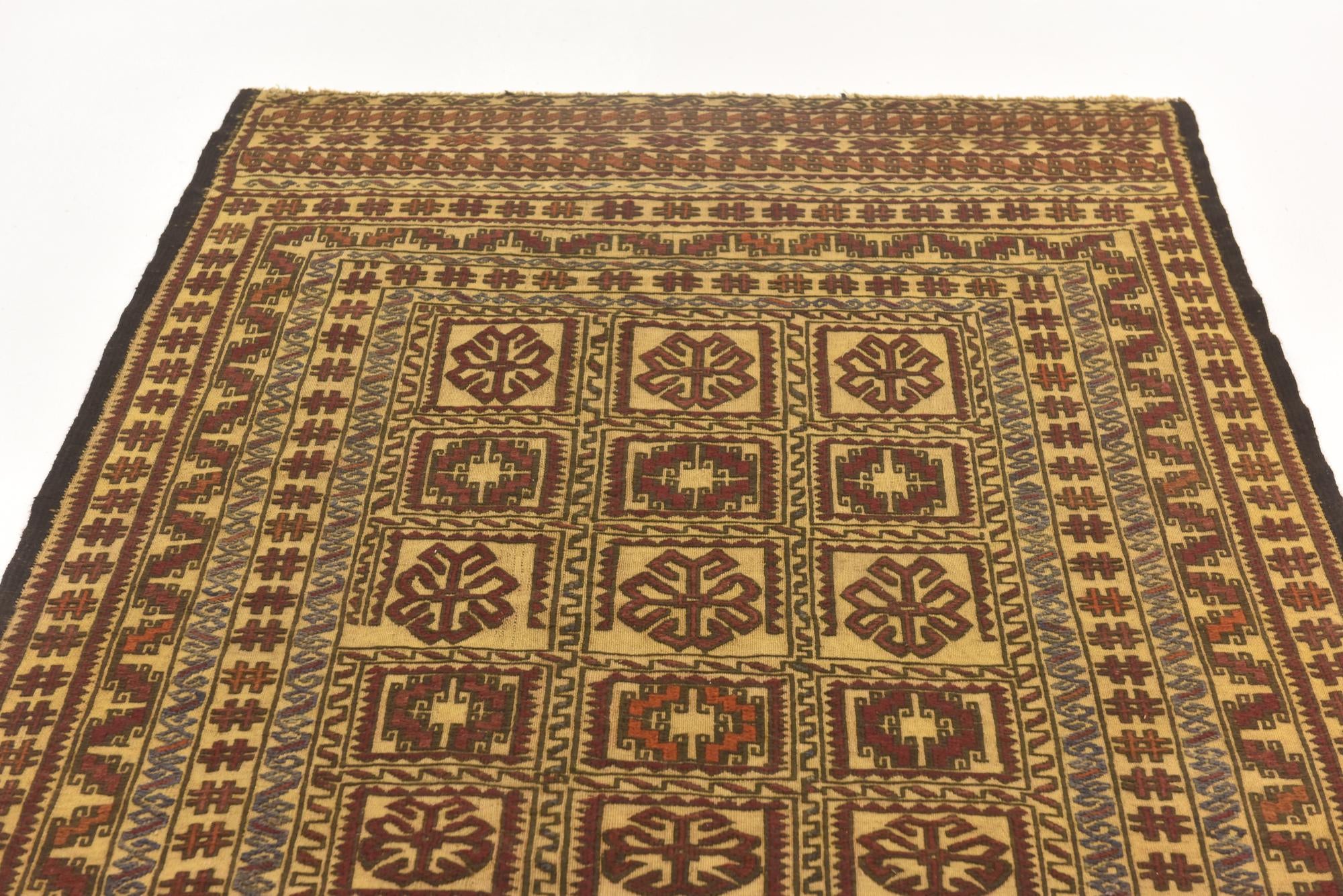 3' 11 x 6' 9 Hand Knotted Sumak Wool Rug