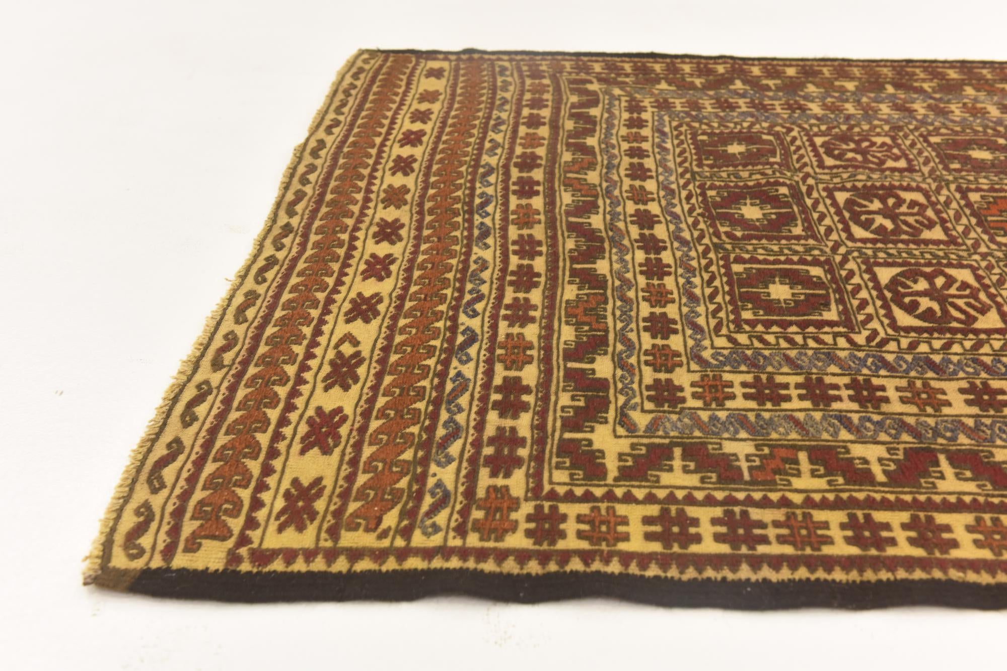 3' 11 x 6' 9 Hand Knotted Sumak Wool Rug
