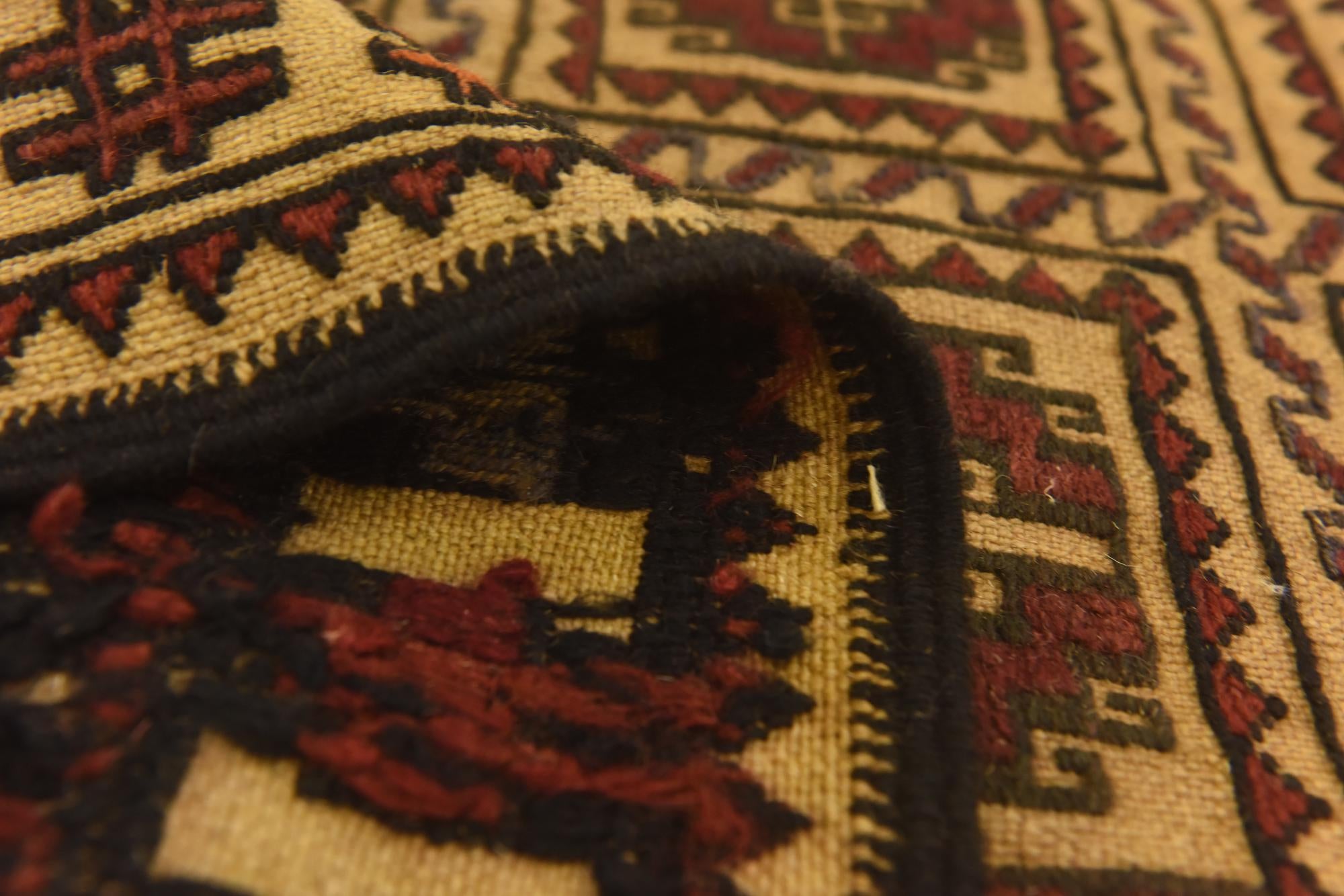 3' 11 x 6' 8 Hand Knotted Sumak Wool Rug