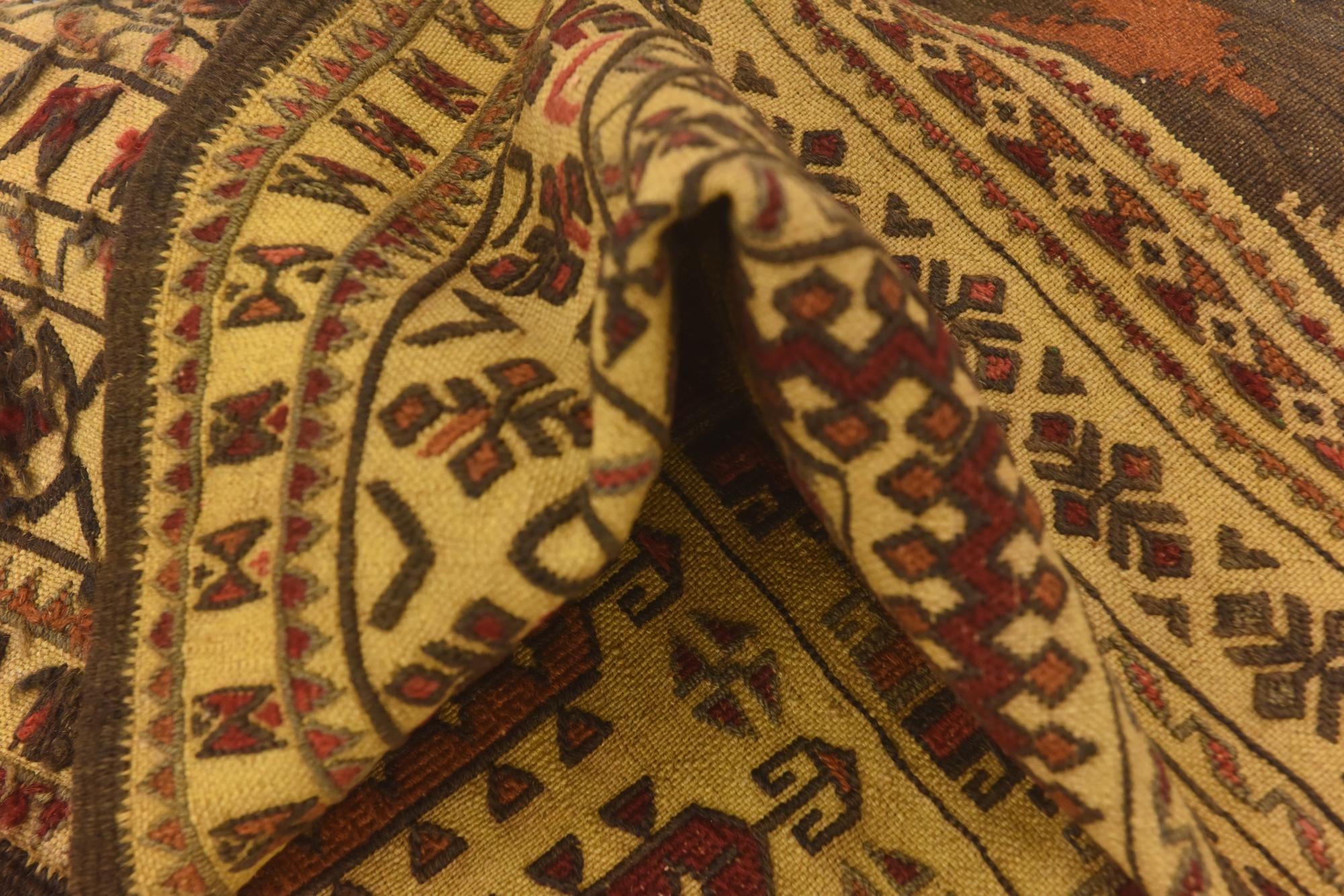 3' 9 x 6' 8 Hand Knotted Sumak Wool Rug
