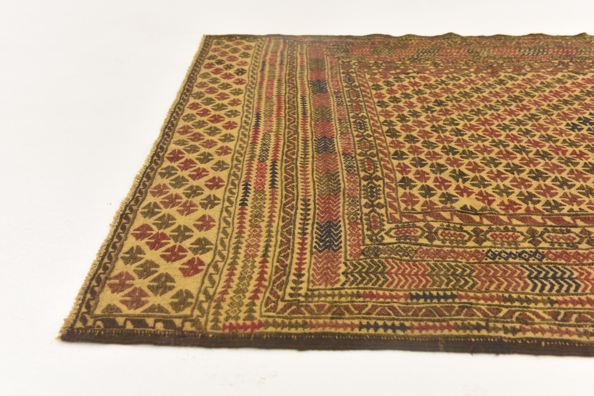 3' 11 x 6' 7 Hand Knotted Sumak Wool Rug