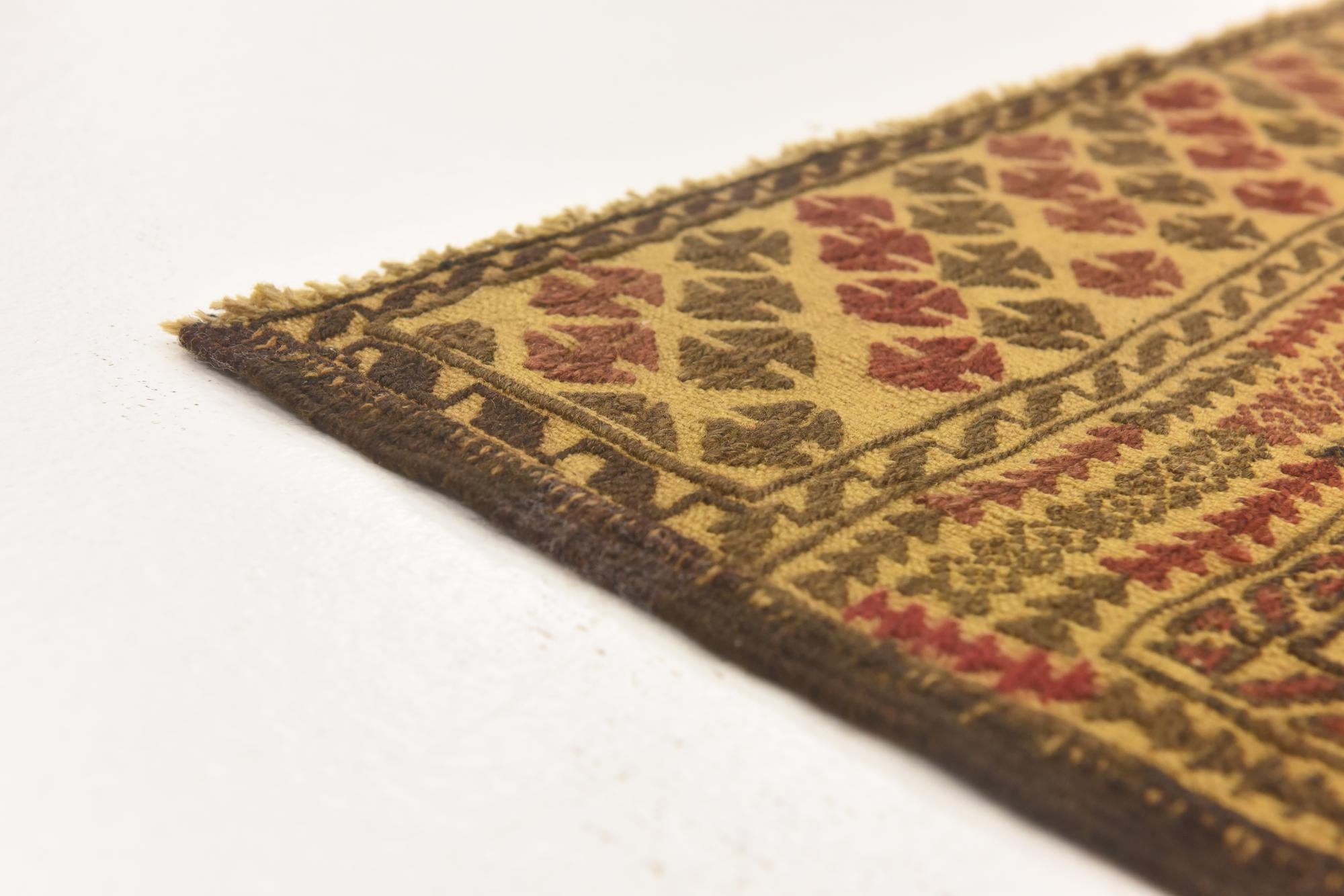 3' 11 x 6' 7 Hand Knotted Sumak Wool Rug