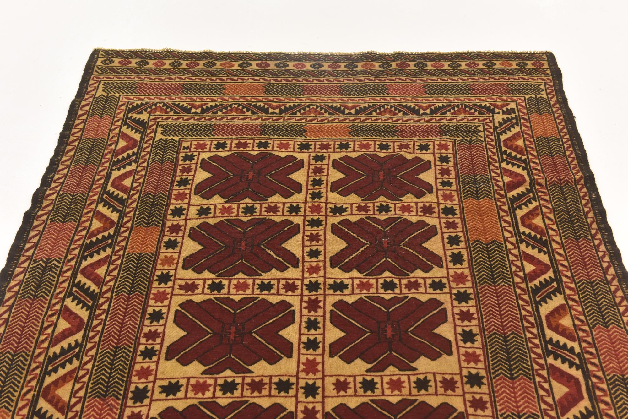 4' 7 x 6' 3 Hand Knotted Sumak Wool Rug