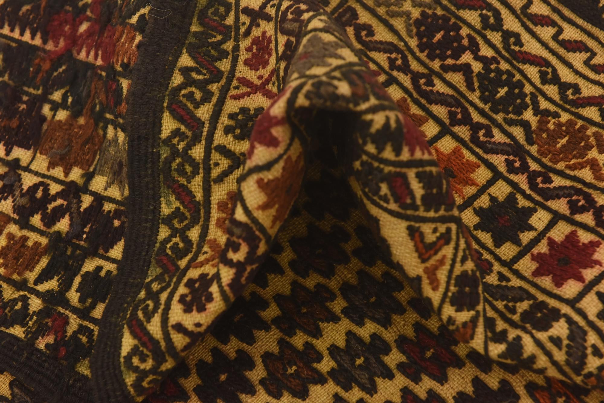 3' 10 x 6' 4 Hand Knotted Sumak Wool Rug