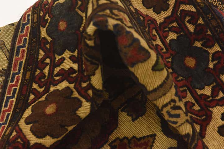 4' 3 x 6' 3 Hand Knotted Sumak Wool Rug