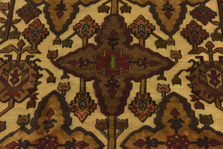 Detail image of 4' 3 x 6' 3 Hand Knotted Sumak Wool Rug