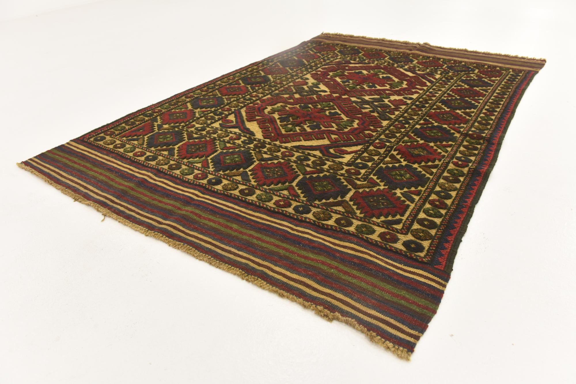 4' x 6' 2 Hand Knotted Sumak Wool Rug