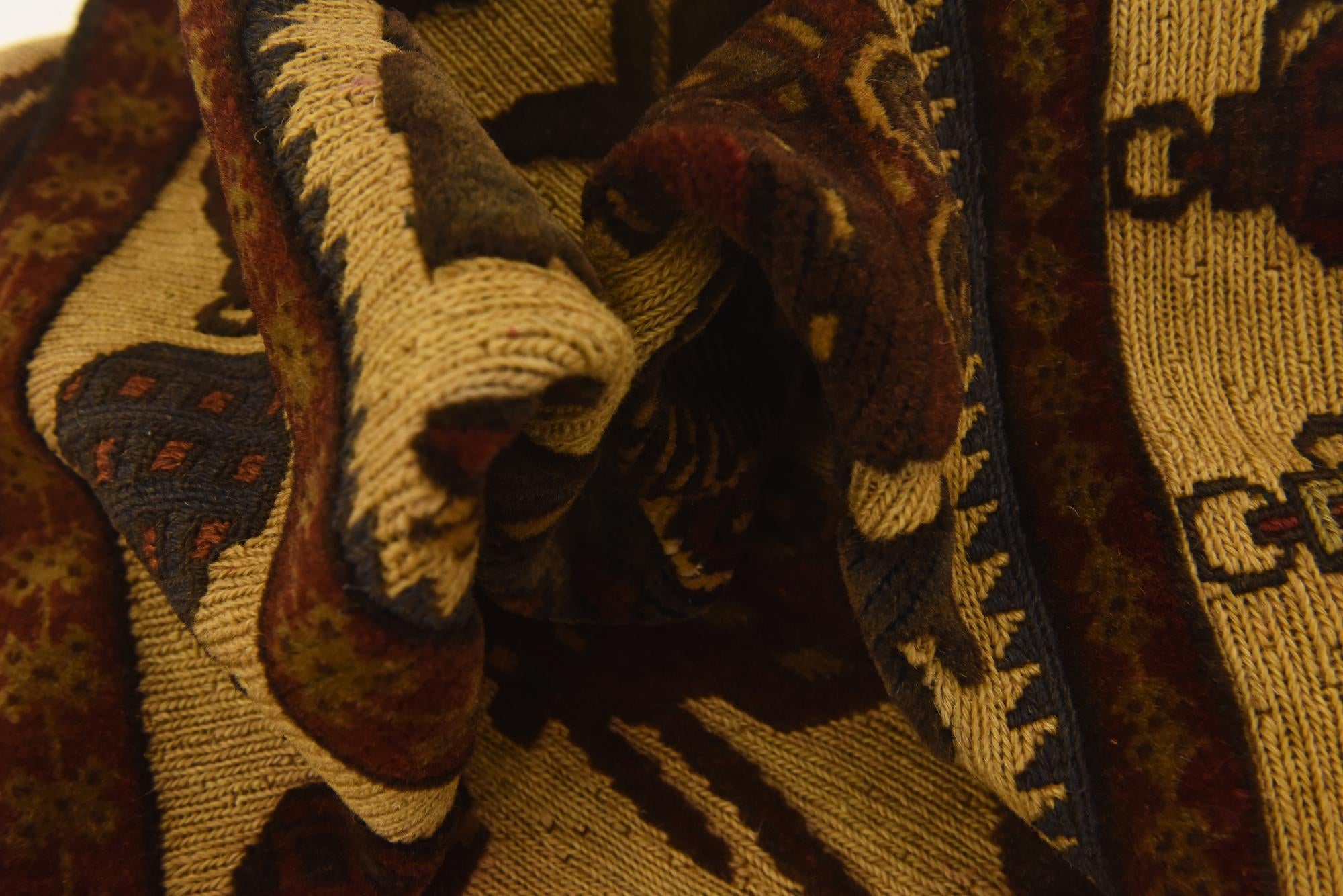 3' 11 x 5' 1 Hand Knotted Sumak Wool Rug
