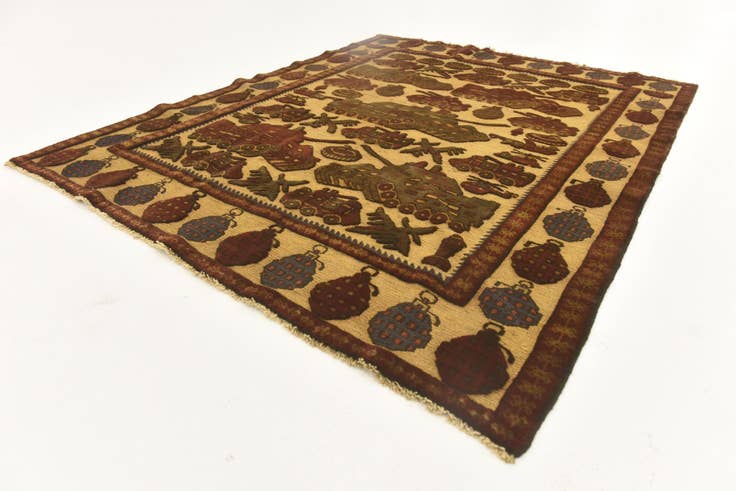 Detail image of 3' 11 x 5' 1 Hand Knotted Sumak Wool Rug