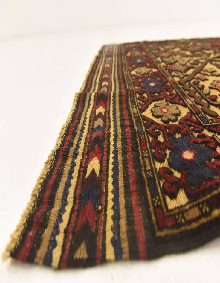 Detail image of 4' 2 x 6' 4  Hand Knotted Sumak Wool Rug