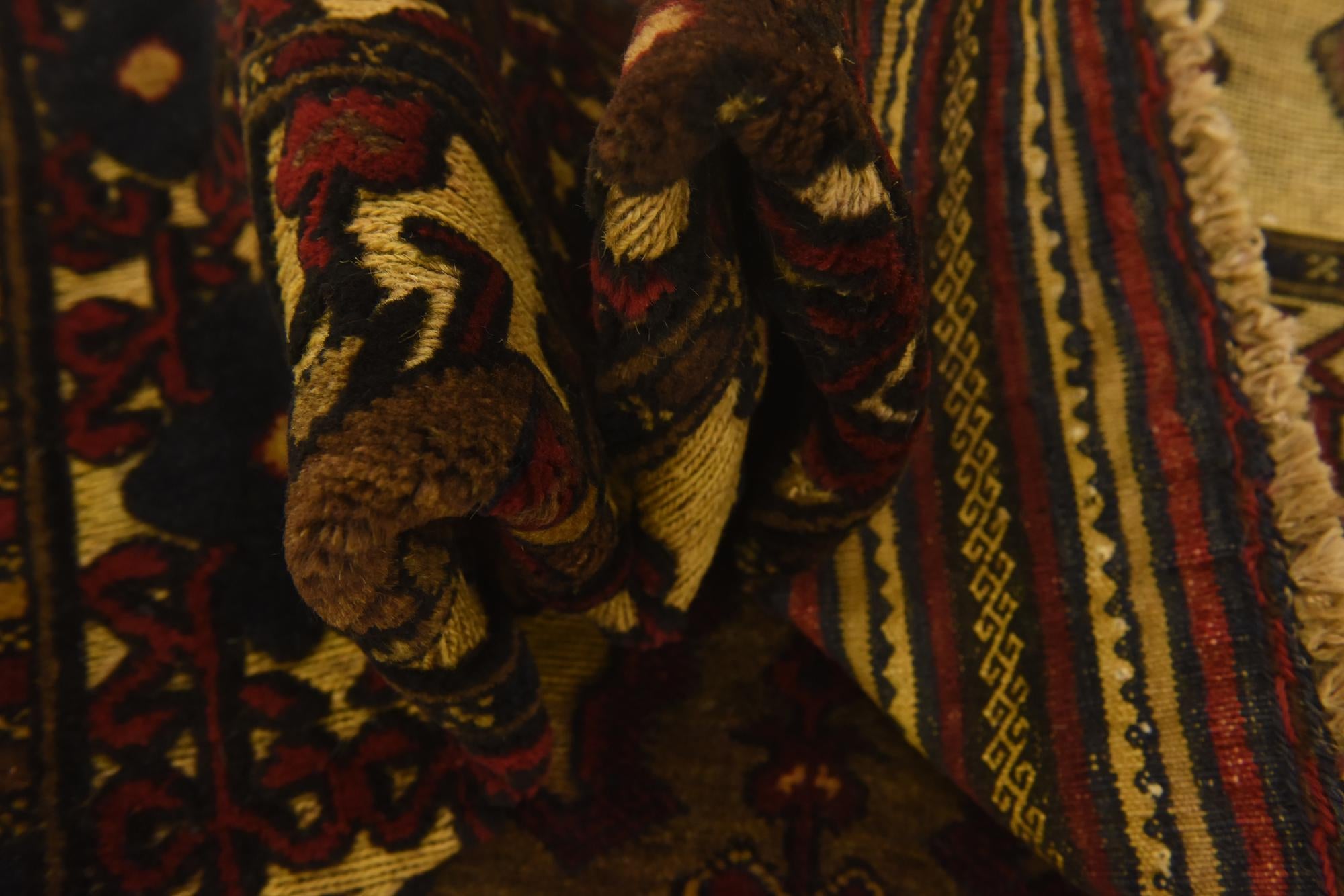 4' 2 x 6' Hand Knotted Sumak Wool Rug