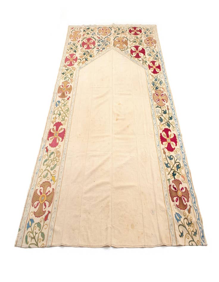 Detail image of 5' 3 x 7' 7 Suzani Rug