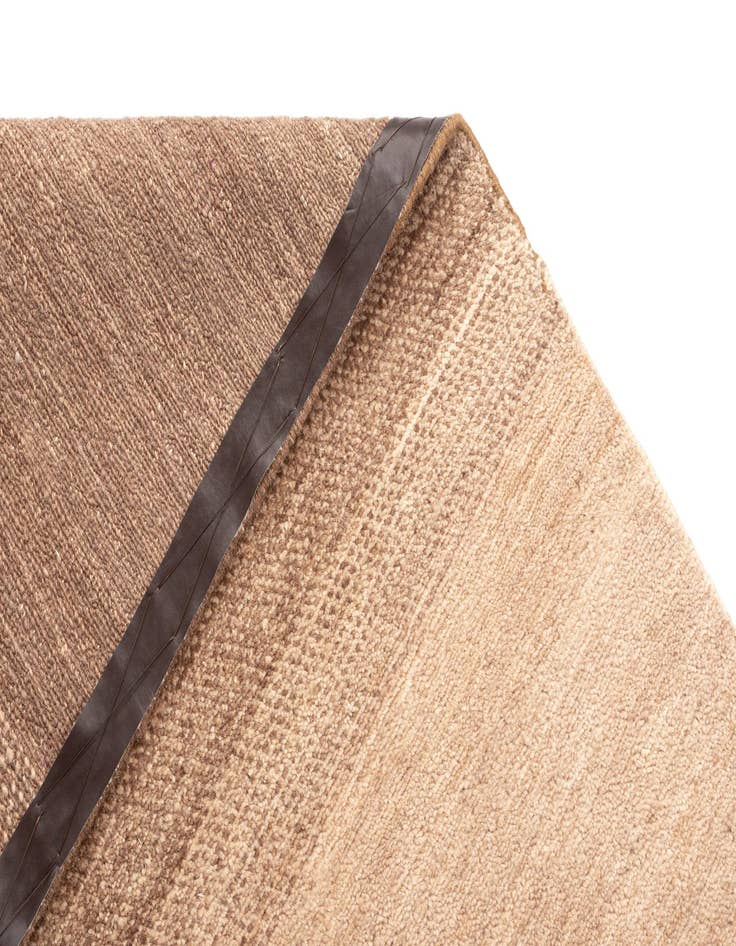 Detail image of 6' 5 x 8' 9 Tabiibaft Wool Rug