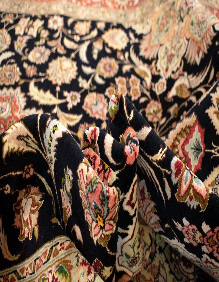 Detail image of 6' 9 x 8' 4 Tabriz Rug