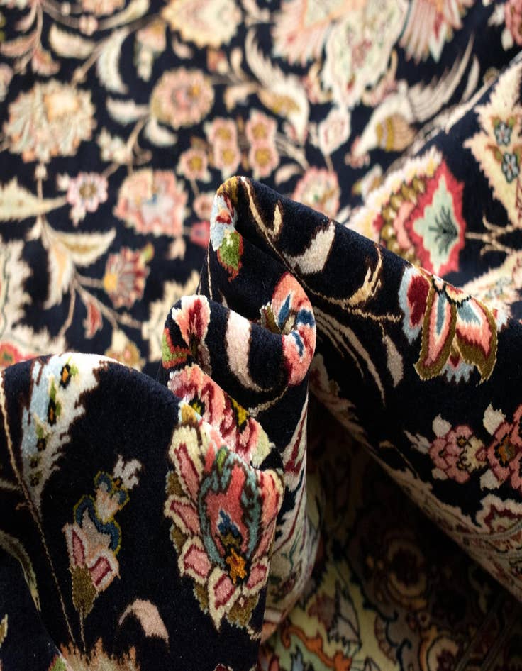 Detail image of 6' 9 x 8' 4 Tabriz Rug