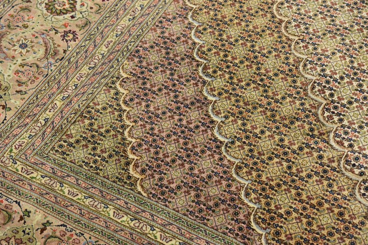 Detail image of 9' 10 x 12' 10 Hand Knotted Tabriz Persian Rug